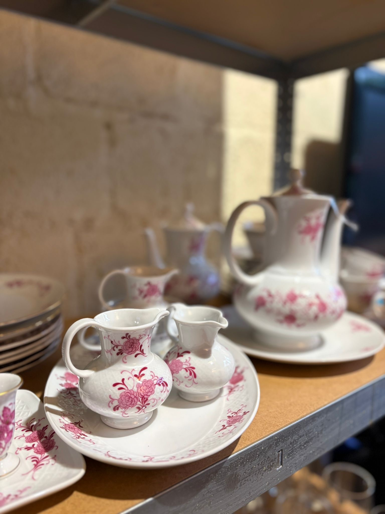 Tweedehands servies en keramiek bij MOOIE VAAS kringloop Klimmen